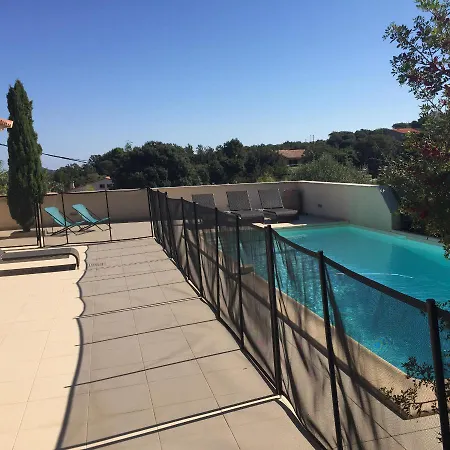 Avec Piscine Chauffee A 900 Metres De La Plage De Pinarello